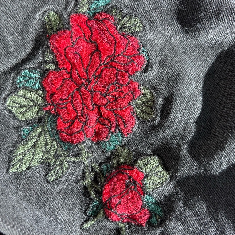 PacSun Men’s Roses Floral Distressed Black denim Shorts. Grunge. Streetwear. 31 - Picture 12 of 14